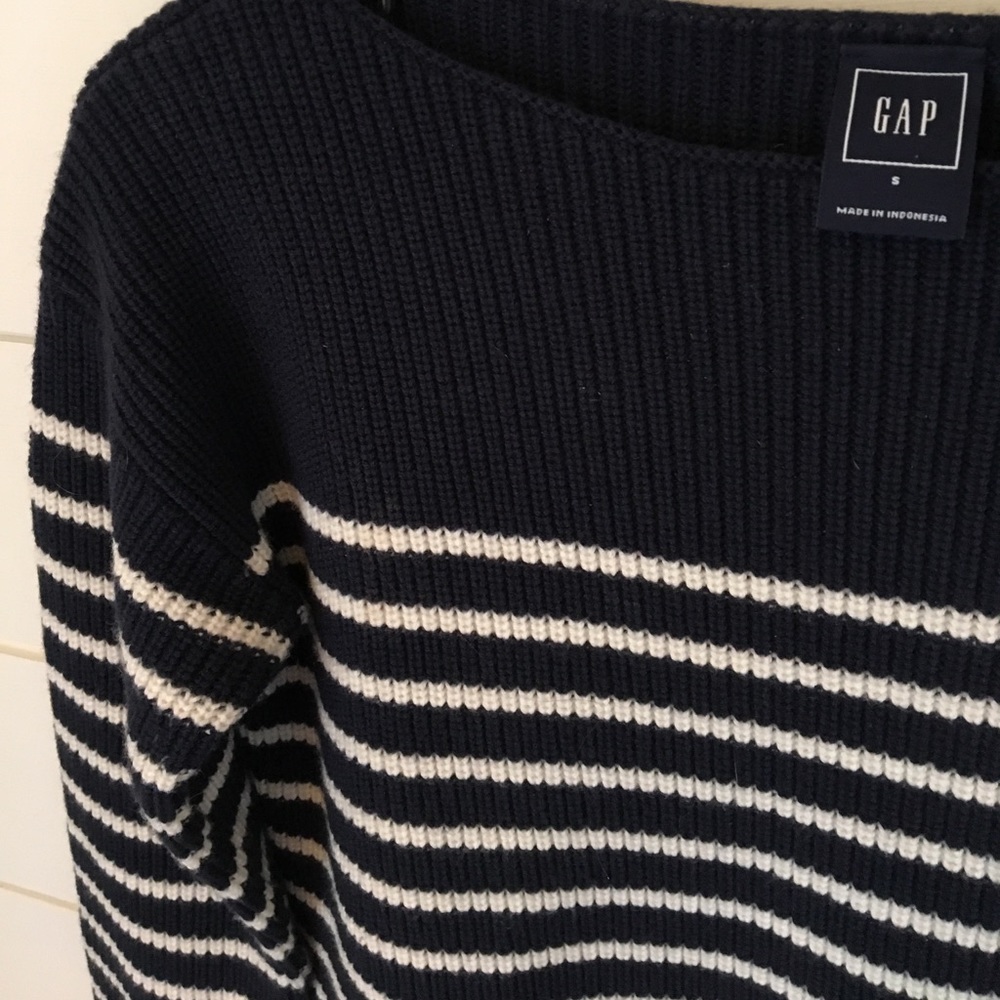 Adorable navy and white stripe sweater, Gap Small